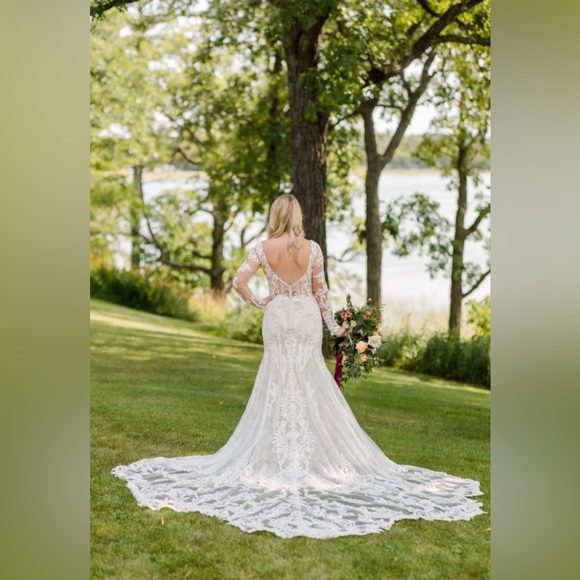 Martina Liana 1111 Embroidered French Lace Sleeve Wedding Dress & Lace Train - Picture 5 of 7